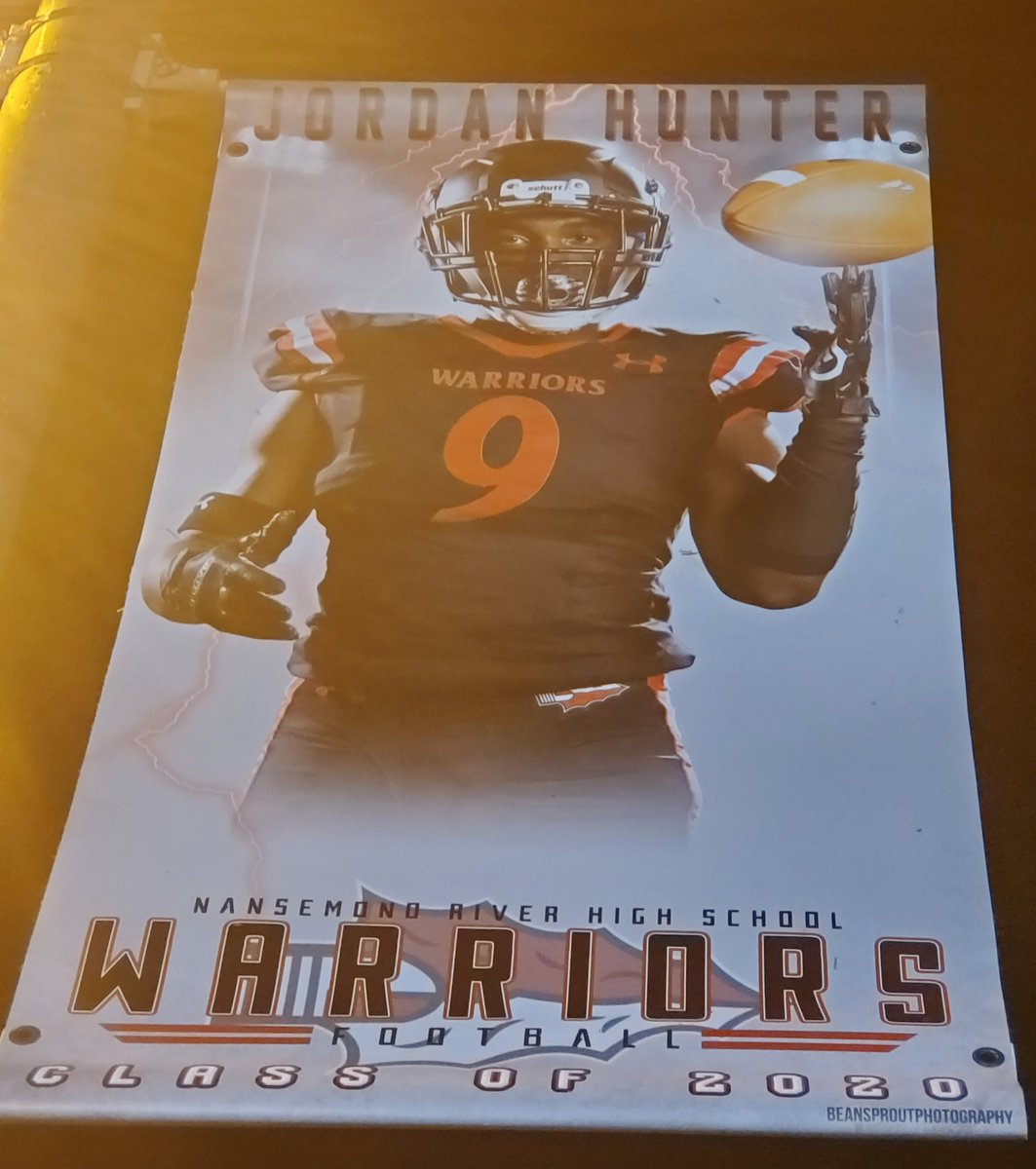 FaithPlusWorks's tweet photo. #SeniorNight for Our Nephew/Godson, @Jordanhunter200, is a WRAP! It was beyond COLD π¬β out there, but we wouldn't have missed it. They got that WIN too. π #FridayNightLights #FamilyTime #FramilyFun SN: I'm definitely #NotAboutThatColdLife!! π€¦π½ββοΈ https://t.co/9LHK3TTU02