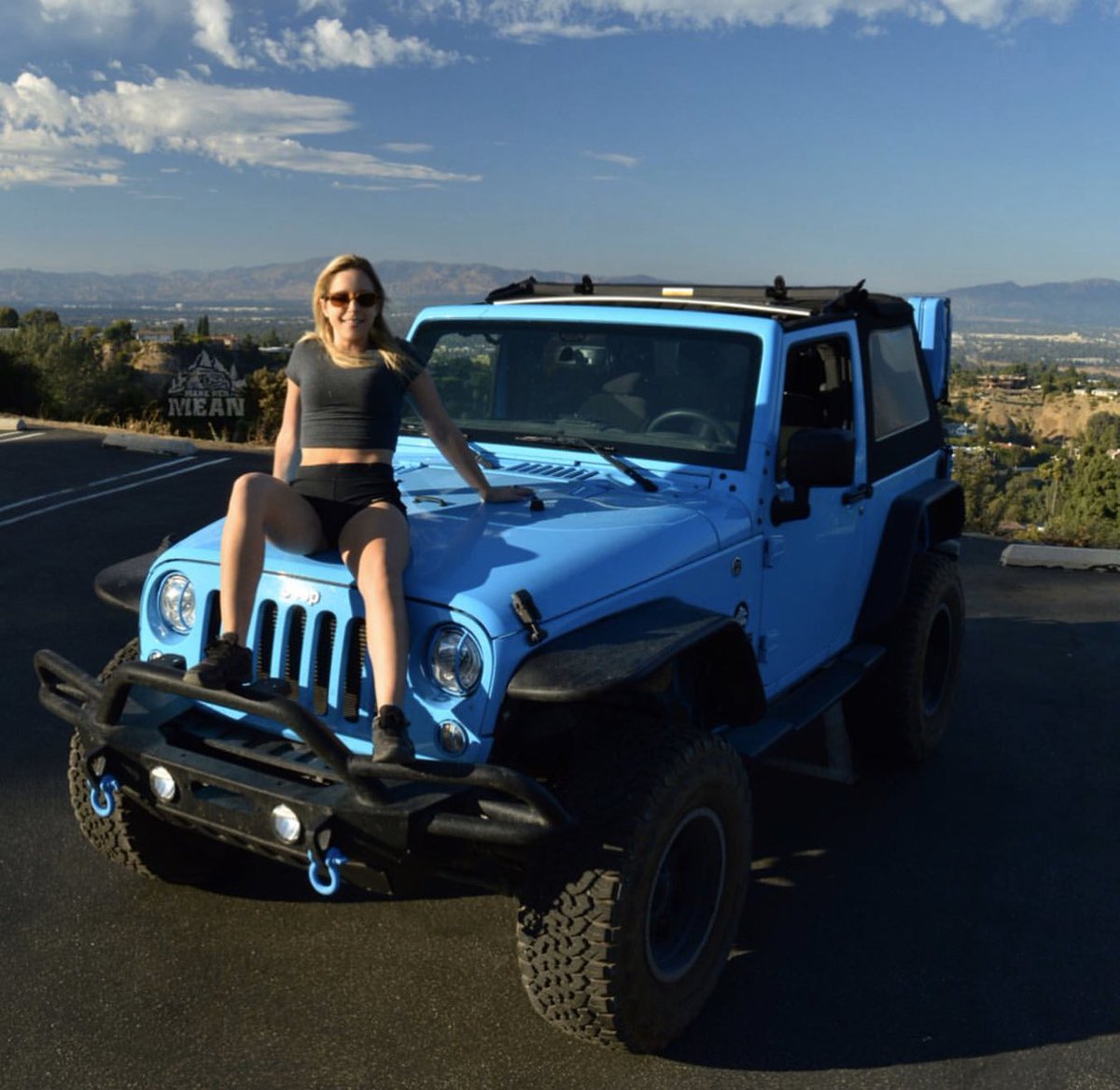 Jeep hair don’t care 💁🏼‍♀️ Happy Front End Friday everyone!

#jeepwrangler #jeeplife #losangeles #california #hollywood #frontendfriday #jeephairdontcare #jeepgirl #makehermean