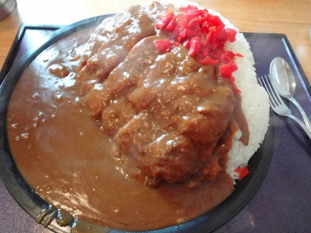 @GetDownBoya @koguma_totoro_ 北海道の岩見沢にある未来亭のカツカレー(   ¯꒳¯ )ｂ✧ 