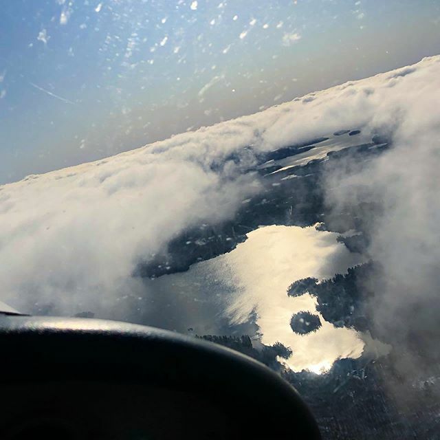 flightcastaudio's tweet photo. Punchin’ holes in the sky. ☁️ #ppl #flighttraining #aviation #avgeek #c172 https://t.co/ilmasDhC9q https://t.co/Z78xe9P9vE