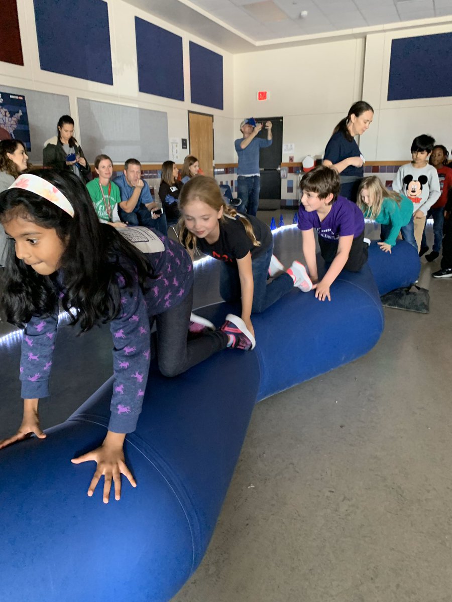 rlcramer19's tweet photo. We always love the Boosterthon Fun Run! Thank you for bringing so much joy to our kiddos and making fundraising for our school so fun! @Boosterthon @ElliottLearners https://t.co/2gwszhVNy4