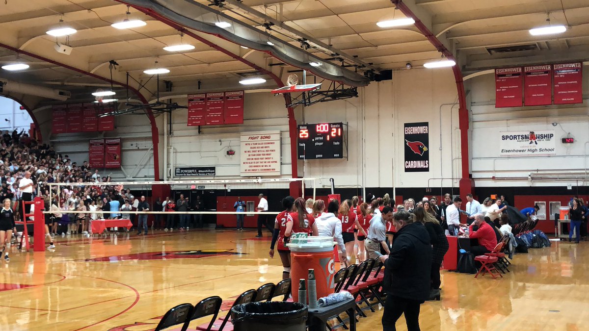 dde_volleyball's tweet photo. Game 1 to the Redhawks, 25-21 https://t.co/z7gHULNr0i