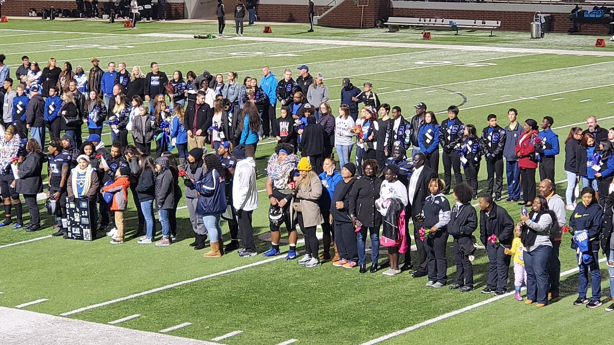 BTeevale's tweet photo. Let's play a game of find the polynesian.. Mansfield is not ready for the poly lei takeover... #SeniorNight #SummitJags #FridayNightLights #42 #Tupou https://t.co/IHTcwM7HD8