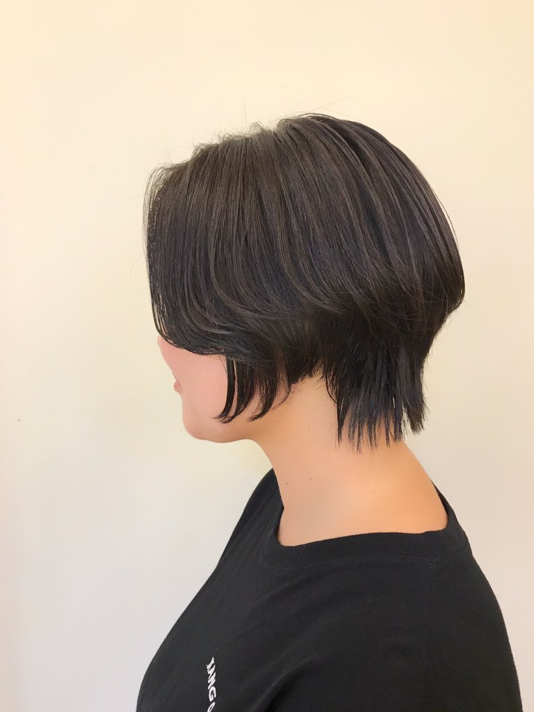 ショートは伸びると形が崩れがち 前回のカットから3カ月経って伸びてきたショートをメリハリのあるショートヘアにカットさせてもらいました アッ 19 11 09 B2c梅田は女性にもメンズにも人気のヘアサロン ヘッドスパサロンです 大阪府大阪市北区