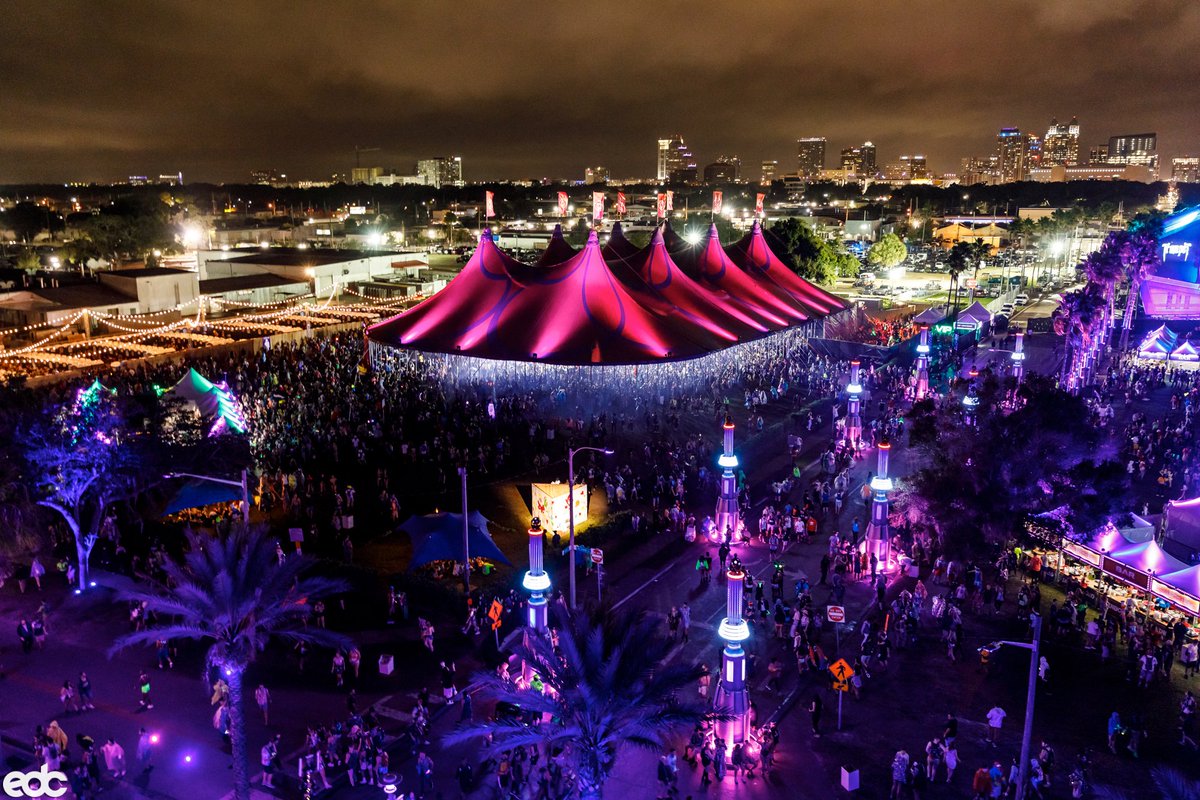 EDC_Orlando's tweet photo. Our neon playground. ⚡️🔌🌼 #EDCOrlando https://t.co/jVZxa2Pxe3