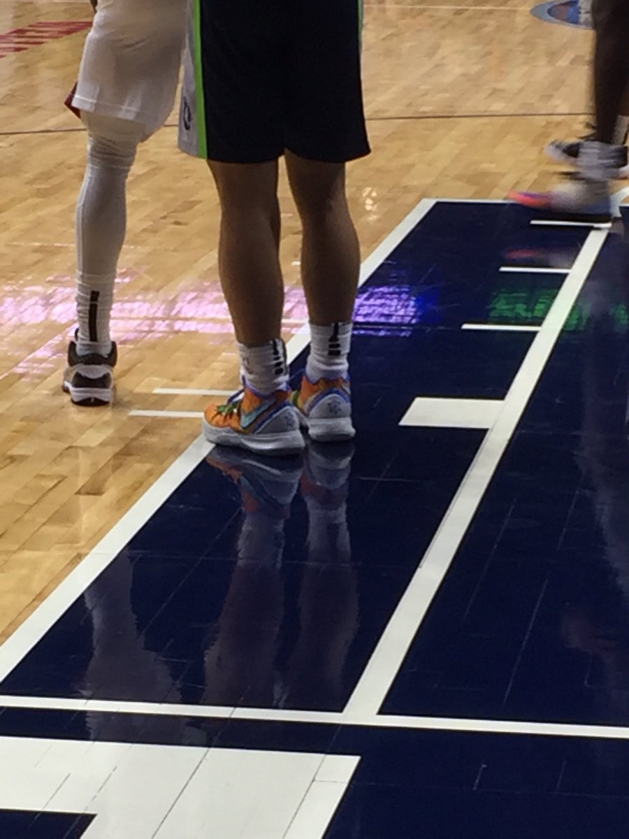 ewhiteonthemic's tweet photo. Can we take a second and appreciate @Lwigginton5 with the Spongebob Kyries?

@iawolves #onepackallin https://t.co/sppaJKDoFG