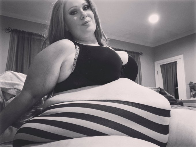 I hope you like em big. #bbw #ssbbw #fatgirls #hottie #withabody #frisky https://t.co/z5EkT65kLJ