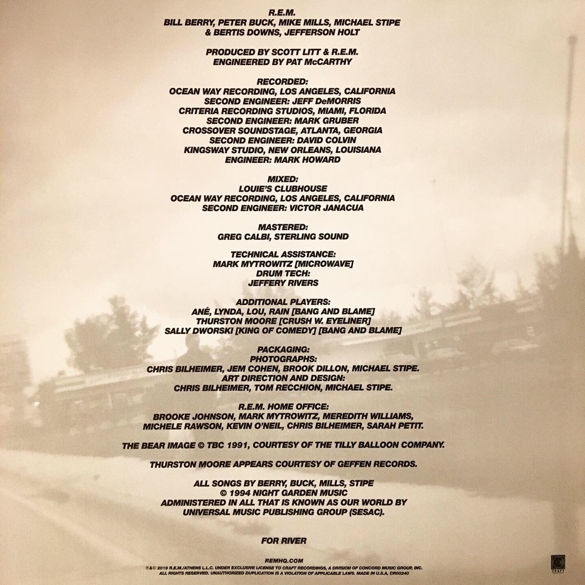 eriktmpls's tweet photo. So happy to finally have a vinyl copy of this swaggering burst of stadium-sized glam rock from the best American band of all time.
🐻🍸@remhq #MartiniAndMusic  #Monster25 #ForRiver ❤️ https://t.co/8pO7RwW86F