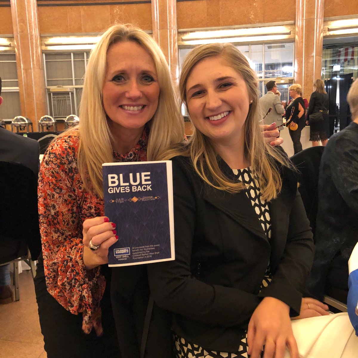 MagnifiedGiving's tweet image. So proud to be chosen by #coldwellbankerwestshell @coldwellbanker @coldwellbanker  to benefit from their Blue Gives Back event tonight! Thank you!! 🔍❤️ #givingisgood