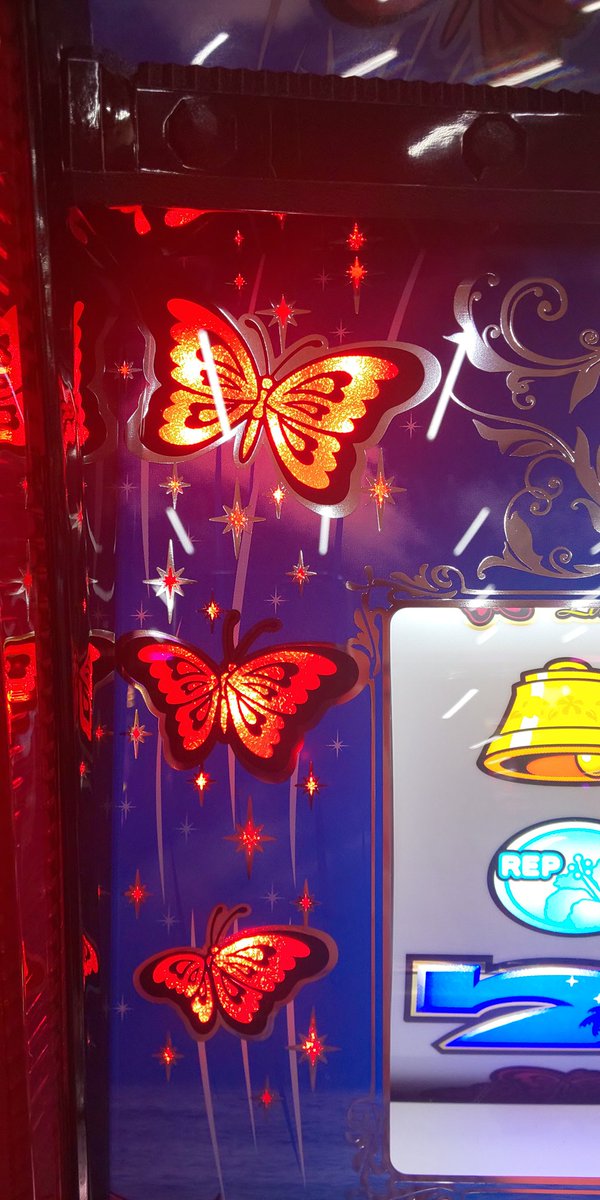 けいば Twitterissa 続き 青7当選で蝶々は赤蝶々で 幻想の月夜 が流れたので飛翔モード以上です どこまで連チャンが続くか楽しみですな スロ 南国育ち蝶々 青７ 連チャン