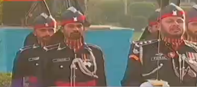 Waqtnewstv's tweet photo. #BreakingNews
لاہور: مزار اقبال پر گارڈز کی تبدیلی کی تقریب
#IqbalDay #AllamaIqbal #guardceremony #NationalPoet @pid_gov @GOPunjabPK #Lahore https://t.co/v1ZwkaReGP