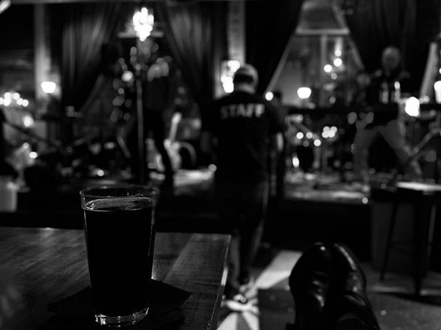 lesliemckerchie's tweet image. A night of ‘work’ that includes music 🎶 , a good beer 🍺 and my feet up...not bad for a Friday night y’all. #sweetbabyjava #beer #fridaynightmusic #localmusicscene #augustaga #doinwork #kingcatandtheelders ift.tt/2NxBLt3