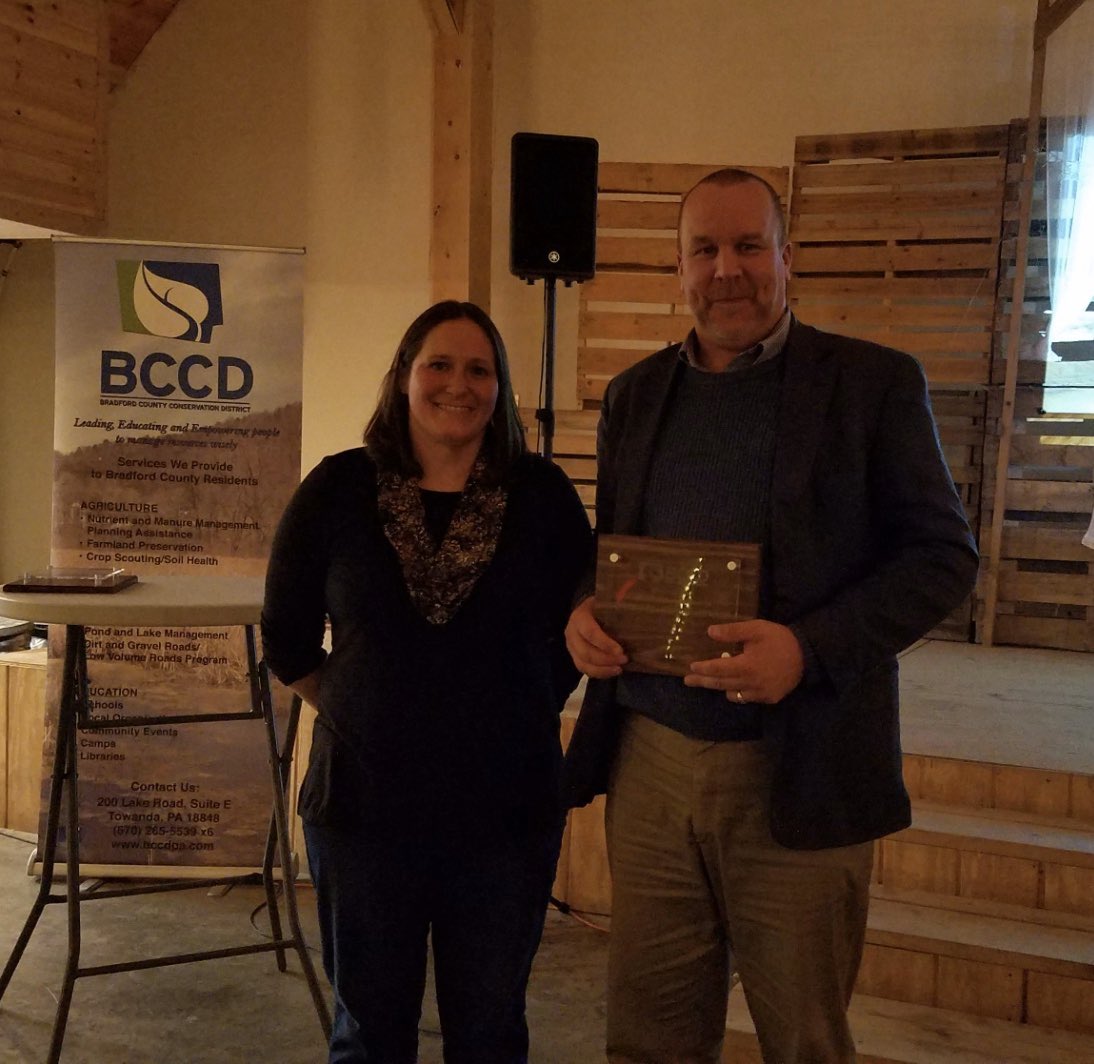 MattHenderson74's tweet photo. Proud to accept an Appreciation Award on behalf of @EnergyTransfer. We value our partnership with @county_bradford and all the great work they do! #BCCD #Conservation https://t.co/Nv3lFO7s5y