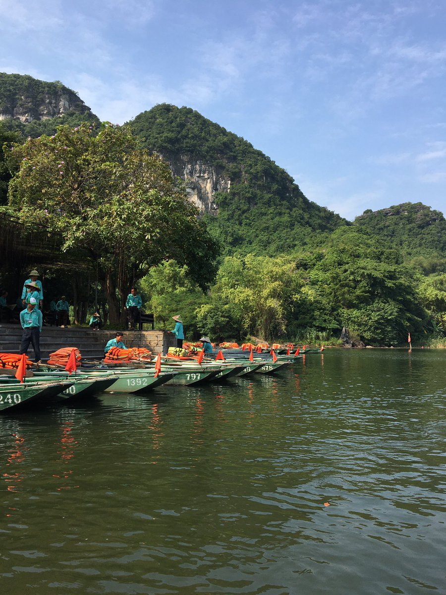 EganLab's tweet image. Lab work done so time for some sightseeing at Trang An with our NIVR colleagues. Beautiful caves and scenery @Innovet_UK_NIVR @namikatz