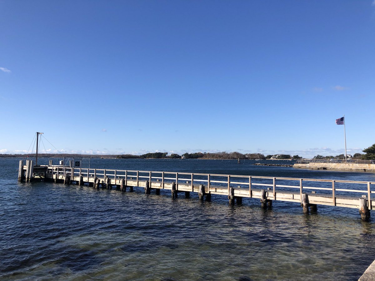 CabaticRichelle's tweet image. Woodshole is STUNNING. And even though the wind chill cuts right through my jacket, I still want to be outside. So happy #GCC2019 can be in such a unique and beautiful place.