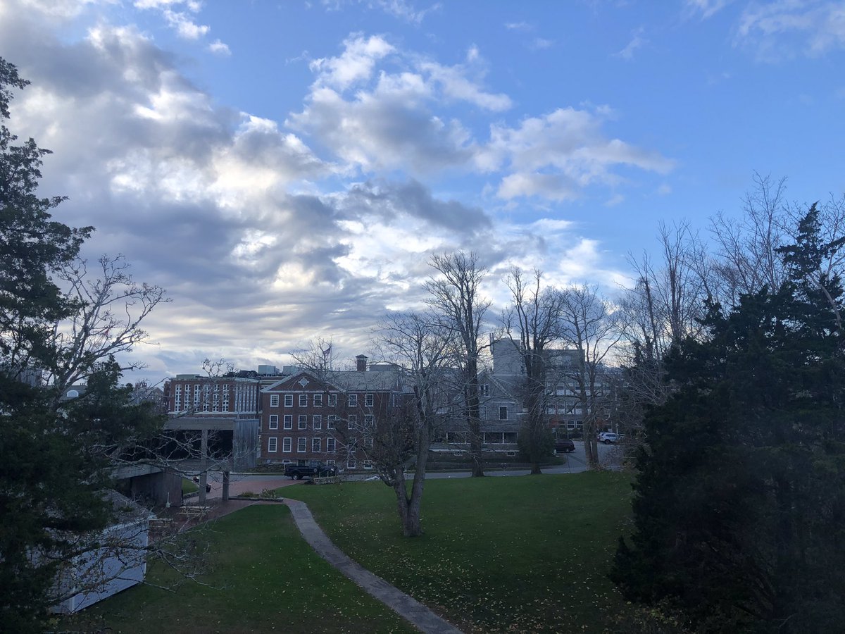 CabaticRichelle's tweet image. Woodshole is STUNNING. And even though the wind chill cuts right through my jacket, I still want to be outside. So happy #GCC2019 can be in such a unique and beautiful place.
