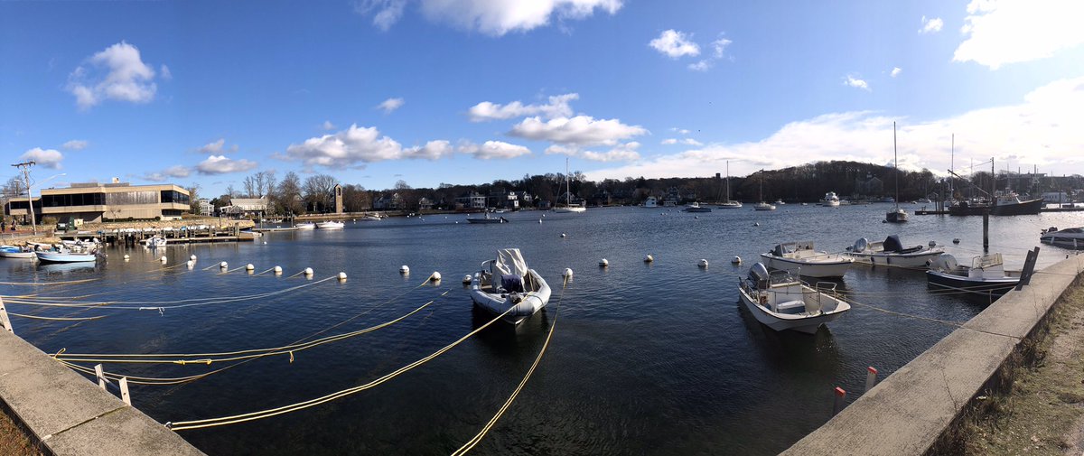 CabaticRichelle's tweet image. Woodshole is STUNNING. And even though the wind chill cuts right through my jacket, I still want to be outside. So happy #GCC2019 can be in such a unique and beautiful place.