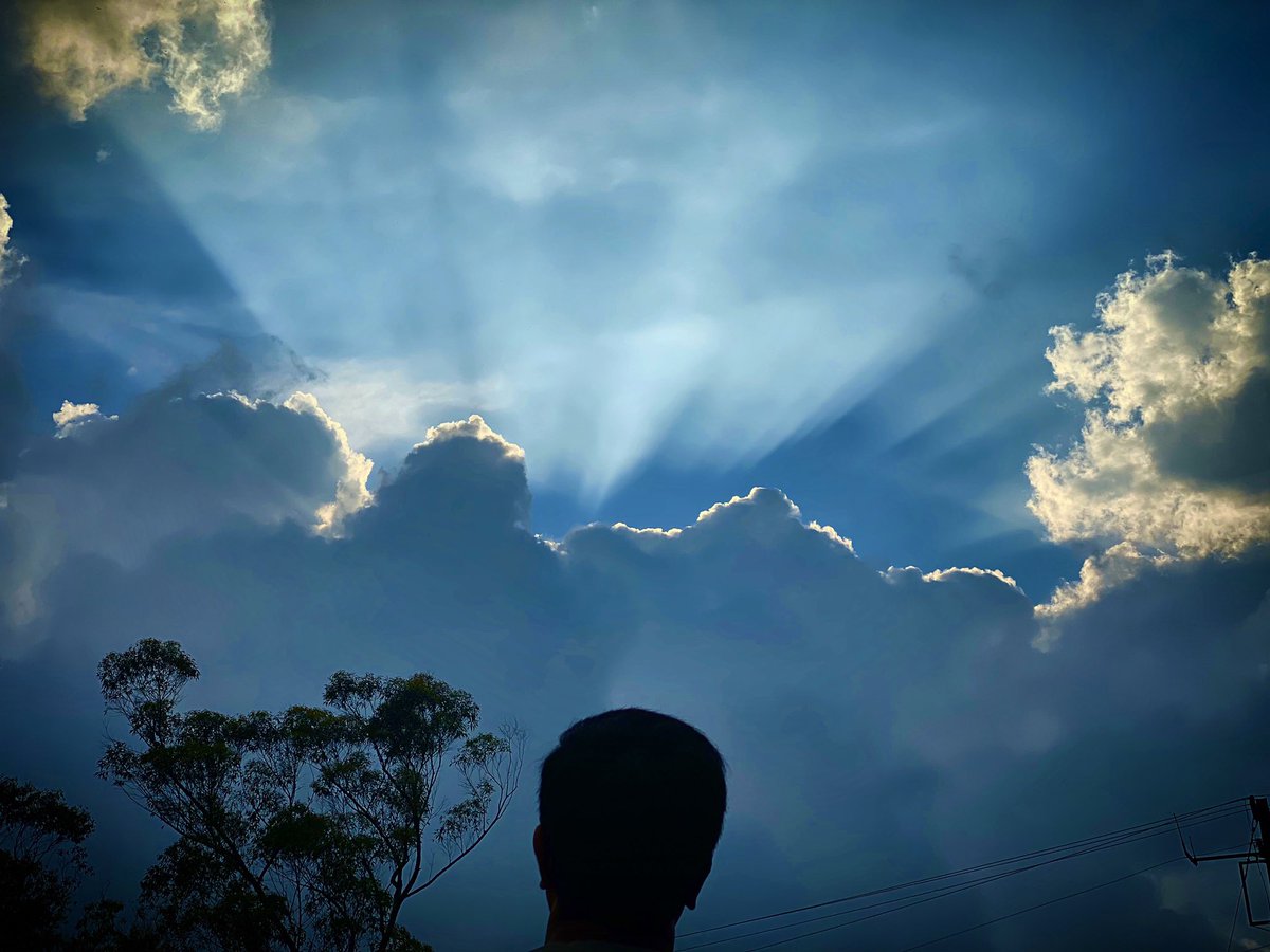 vennelakishore's tweet image. ‘When sky is the limit be in ur limit’ 
- known(neney🤪)
Pic courtesy: @NANDAMURIKALYAN sir🤗
#EnthaManchiVaadavura