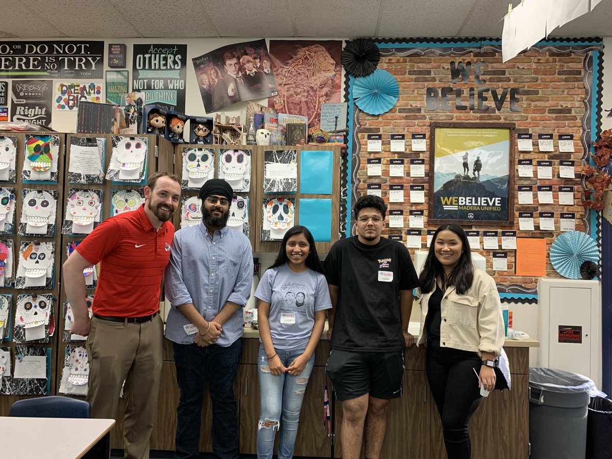 Community Chemistry <a href="/fresnostatechem/">FresnoStateChemistry</a> <a href="/Fresno_State/">Fresno State</a> visited John Adams Elementary in Madera today! Lots of fun was had! #chemed #communitychem #scied