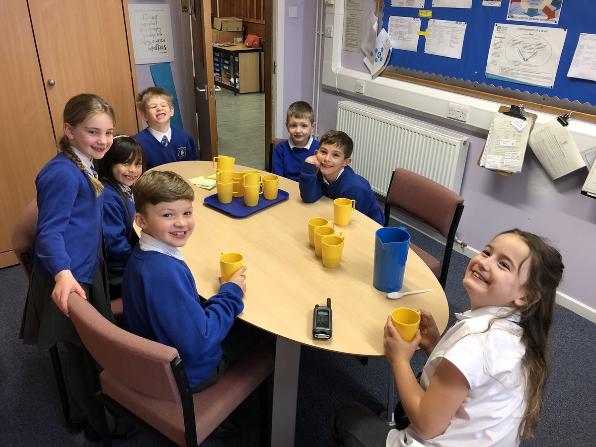 WallacestonePS's tweet photo. Hot Chocolate Friday for pupils who go βover and aboveβ each week. #workplaysucceedtogether https://t.co/TQieJ8o1xx
