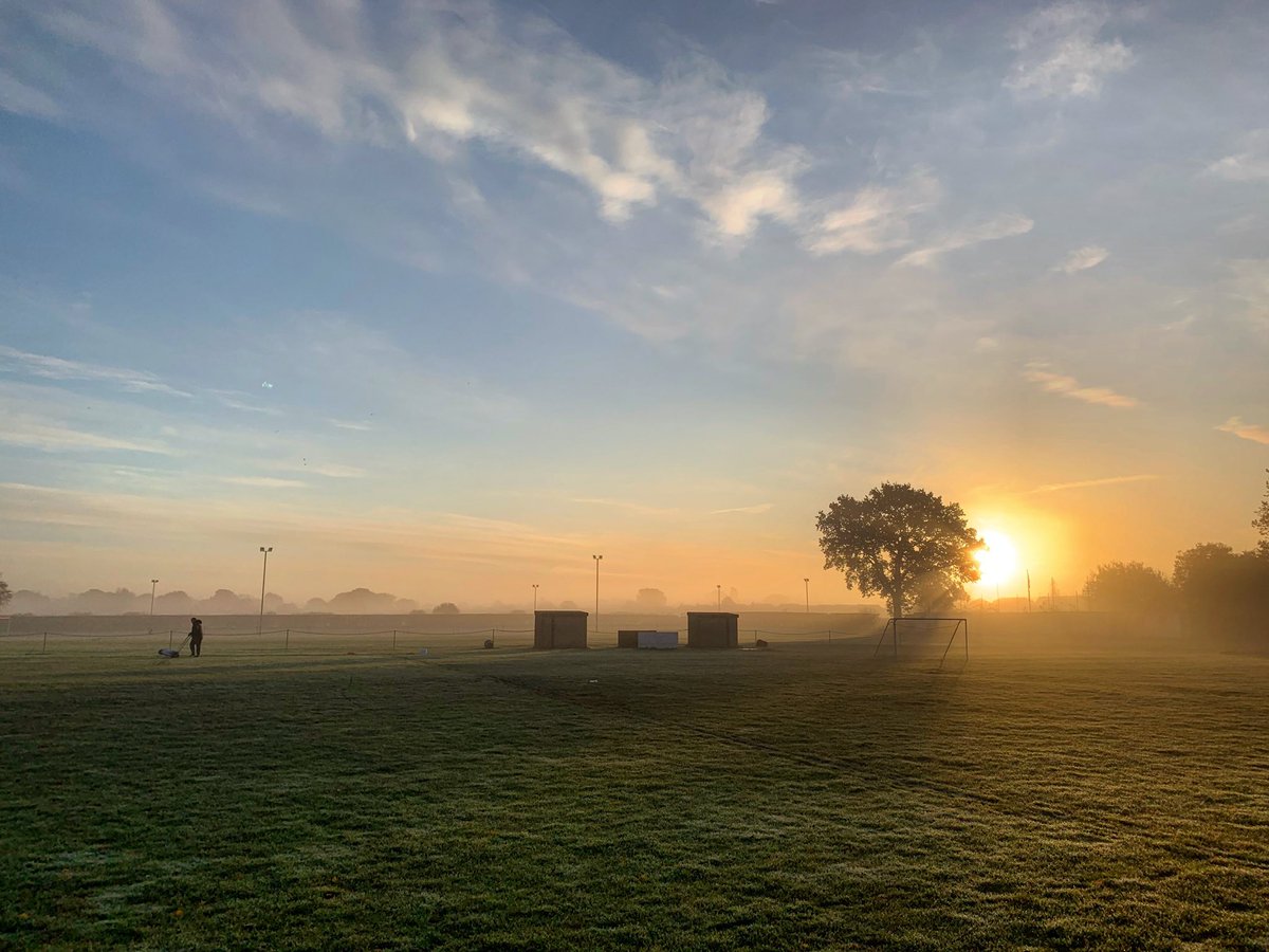 Early morning at <a href="/WiggyGrass/">Wiggy Grasshoppers</a> HQ  #sunrise #grassrootsfootball #u12girls #pitchsetup #autumn #morning