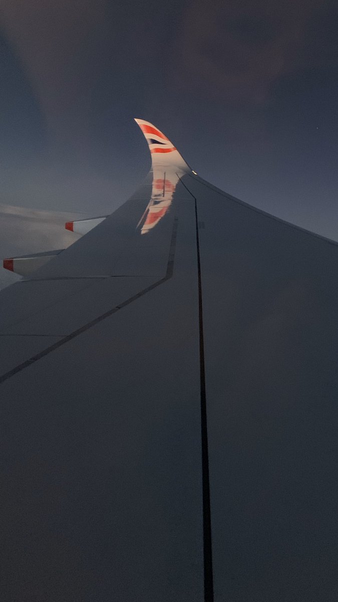FilerN's tweet photo. @British_Airways beautiful picture of the sun catching the Winglet on one of your new #A350. BA107. https://t.co/CgRze3ZA9s