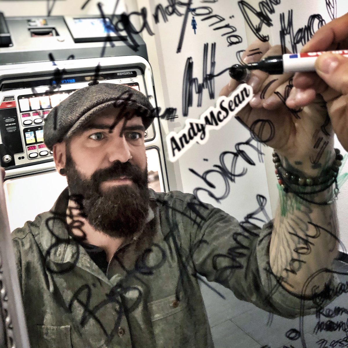 I put my name to that: #MomsPlacePratteln is absolutely amazing! So much love and happiness 🙌🏻 I‘ll be back - promised!

#grateful #livemusic #singersongwriter #unplugged #ontour #pratteln #momsplace #letsdothisagain