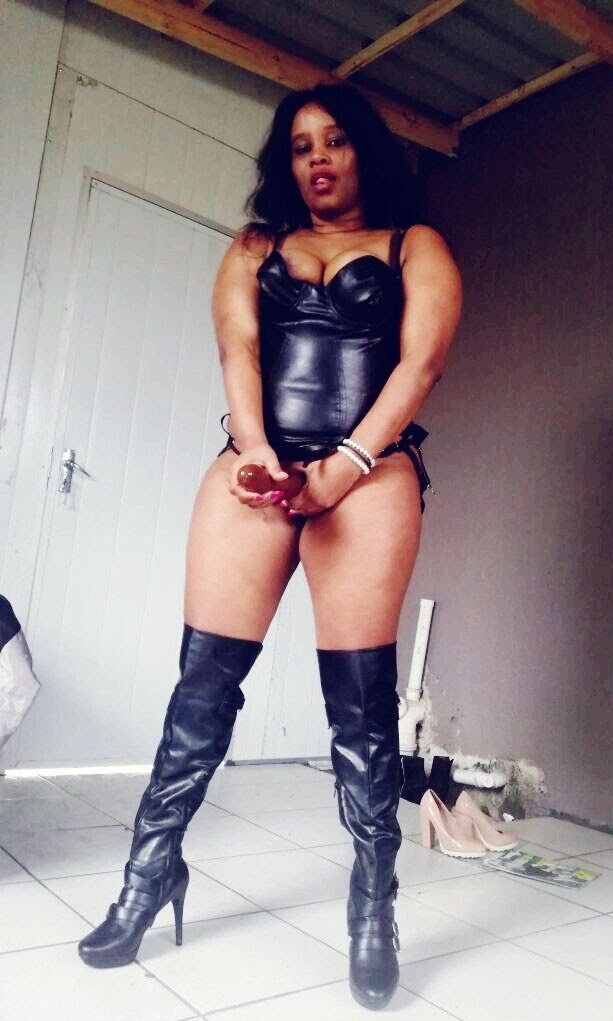 QueenNandi15's tweet photo. Black Goddess. Who wants some fun! #findom #paypigslave https://t.co/Hfs5okBQuu