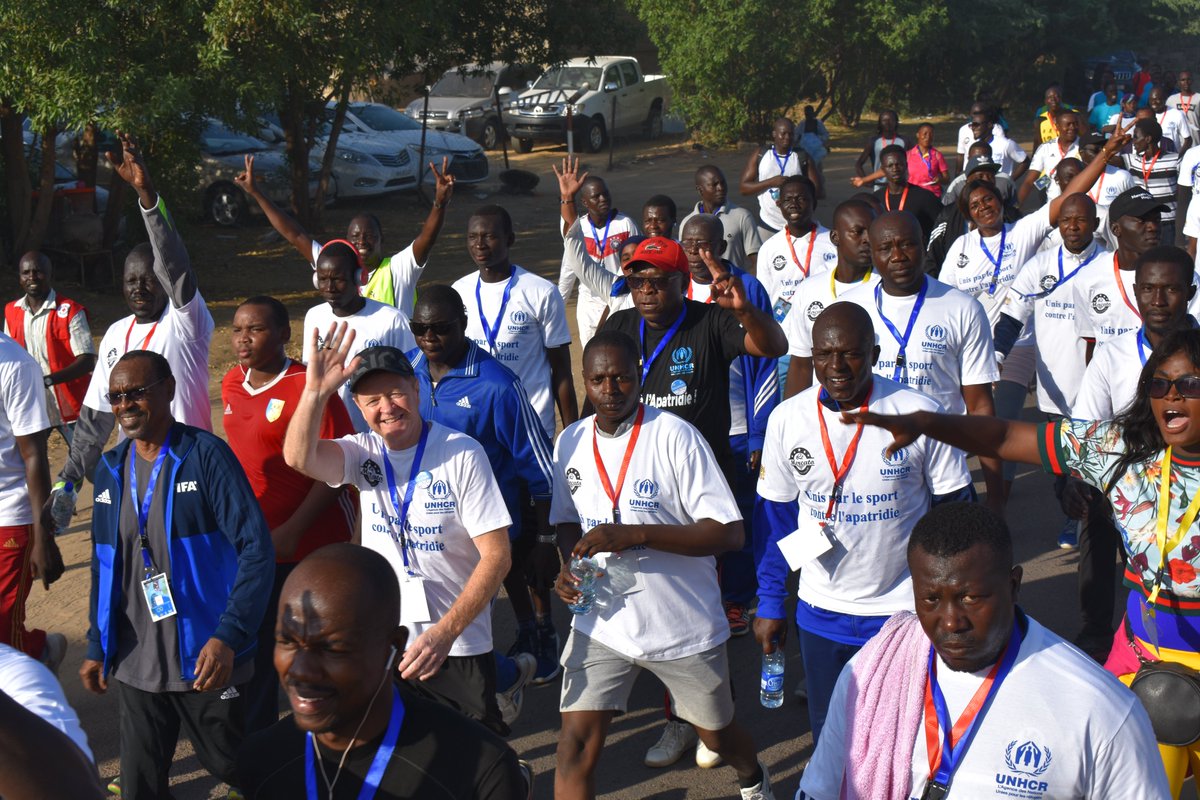 UnhcrTchad's tweet photo. Le #HCR, le groupe #Mercato_Footing et le gouvernement de la République du #Tchad ont organisé une marche sportive inédite contre l’apatridie ce 09.11.2019. Plus de 1000 personnes ont marché sur environ 10 Km en 45 min. #ibelong #WithRefugees #Statelessness #Chad https://t.co/u4rokhKvCc