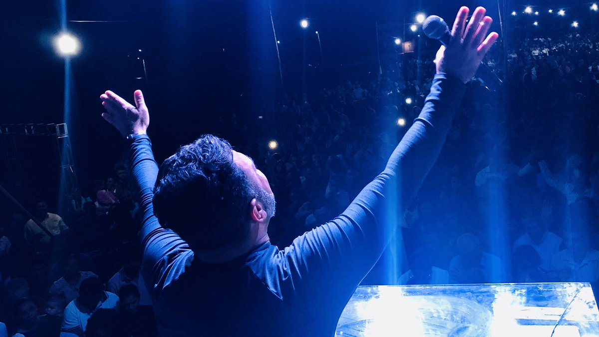 marcofeliciano's tweet image. O céu desceu aqui em São Pedro dos Crentes, interior do Maranhão, ministrando na Grande Cruzada de Avivamento junto com o Cantor Roberto Marinho! #ReageMaranhão #PastorMarcoFeliciano #PregarOEvangelho #Almas