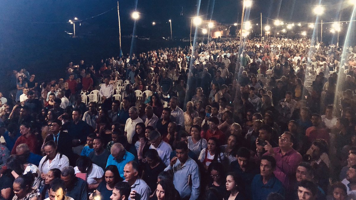 marcofeliciano's tweet image. O céu desceu aqui em São Pedro dos Crentes, interior do Maranhão, ministrando na Grande Cruzada de Avivamento junto com o Cantor Roberto Marinho! #ReageMaranhão #PastorMarcoFeliciano #PregarOEvangelho #Almas