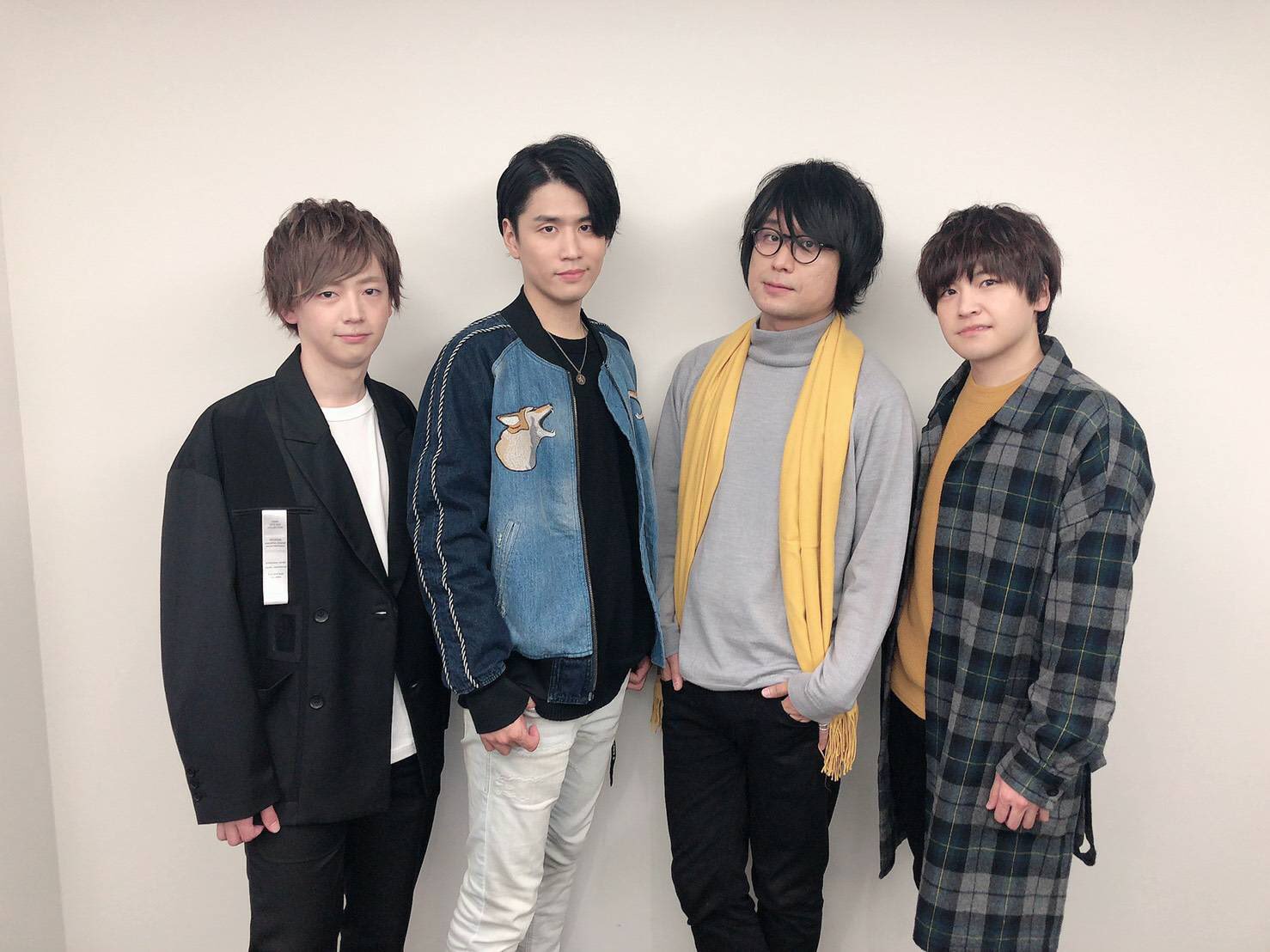 阿座上洋平 Twitterissa ユニットのみんなと 山口さんと海渡さんは今日が初めましてでしたが 控室ですぐに仲良しに これから始まる僕たちcrazy Bのあんさんぶるを皆さんにお届けできる事が本当に幸せです いつか Crazy Roulette で皆さんとタオル振って 阿座上洋平 Twitterissa ユニットのみんなと 山口さんと海渡さんは今日が初めましてでしたが 控室ですぐに仲良しに これから始まる僕たちcrazy Bのあんさんぶるを皆さんにお届けできる事が本当に幸せです いつか Crazy Roulette で皆さんとタオル振って