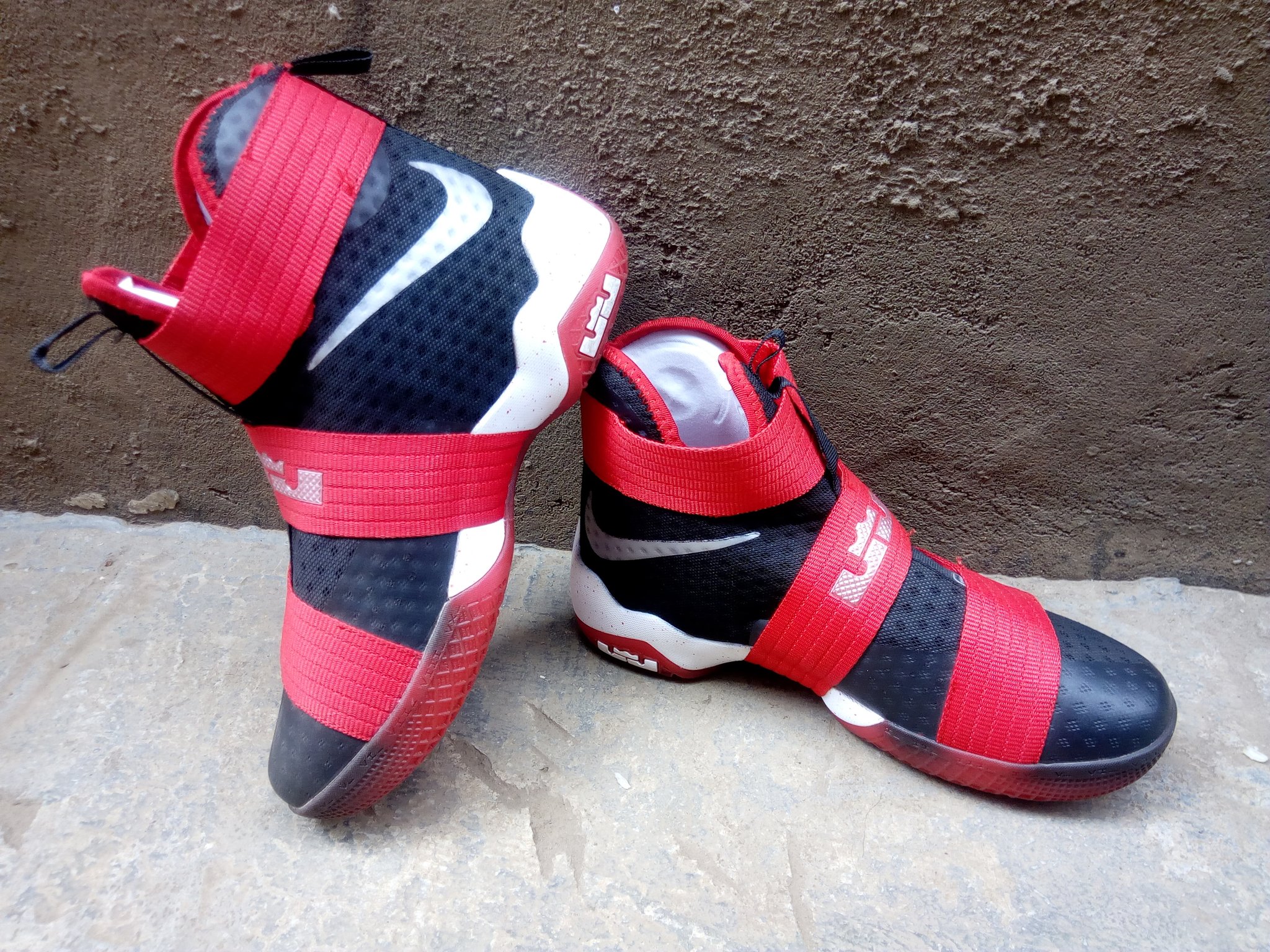 sneakers r us