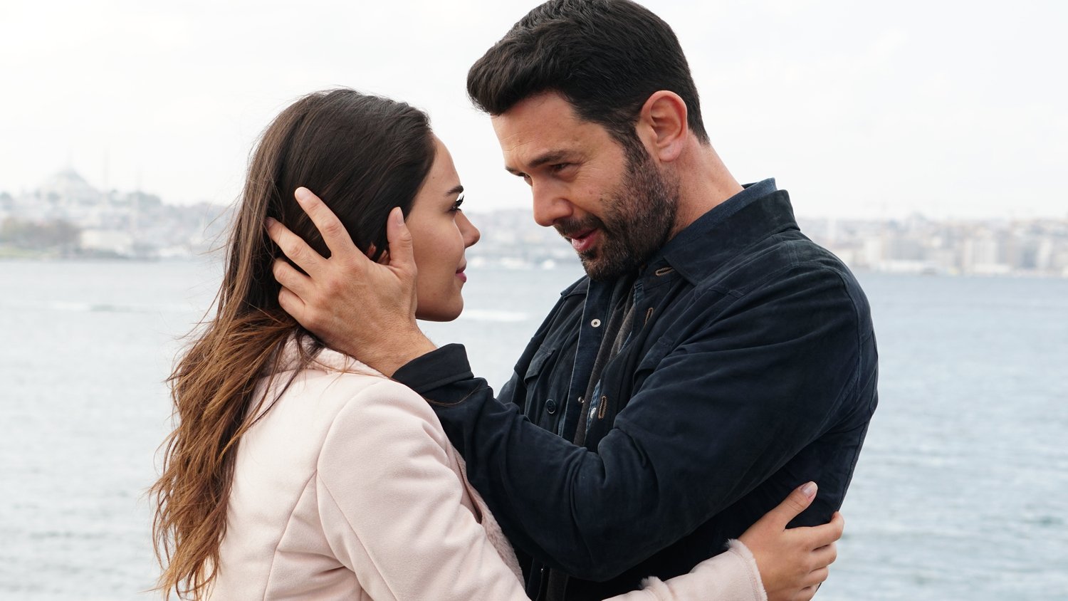 Осуждение турецкий. Он есть турецкий. Экин коч и хазар эргючлю. Он есть турецкий. Он есть турецкий.