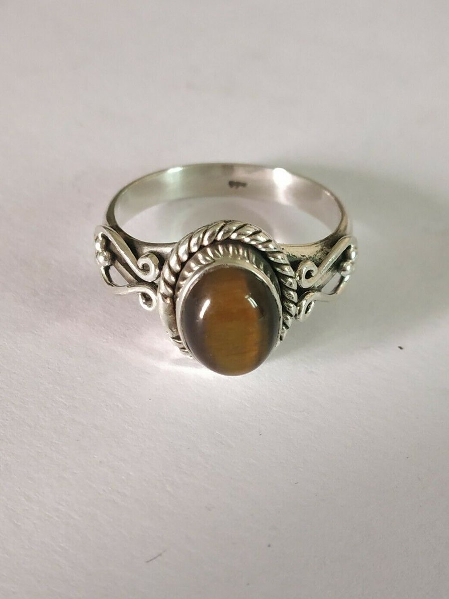 gemstonejewelr3's tweet image. Tiger Eye Ring💍 In 925 Sterling Silver 

Natural Tiger 🐯Eye Power Stone Ring💍 
And Protection Ring💍
👉ebay.com/itm/3728292613…

#tigereyering #sterlingsilverring #protectionring #medicationring #Handmadering #healingring #powerstonering #Exclusivering #inspiredring #Finering