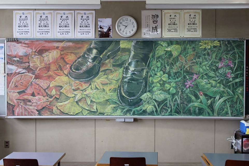 Oksana Ivanik Art on Twitter: "Hirotaka Hamasaki is a teacher from Japan  who paints his paintings with chalk on a school blackboard… "
