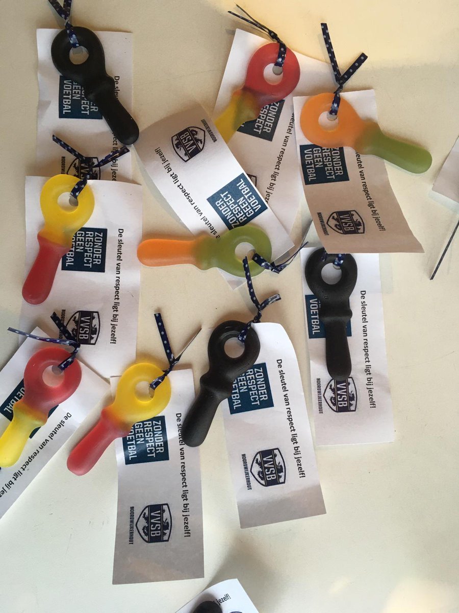 Voor alle thuis spelende jeugd en hun tegenstanders vandaag een snoepsleutel. 'De sleutel van respect ligt bij jezelf.' #weekvanrespect