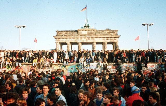 Tides Of History (@labour_history) on Twitter photo 2019-11-09 09:15:24 #OTD 1989. Fall of the Berlin Wall. Former West German Chancellor Willy Brandt says ‘Now what belongs together will grow together’ #OTD 1989. Fall of the Berlin Wall. Former West German Chancellor Willy Brandt says ‘Now what belongs together will grow together’