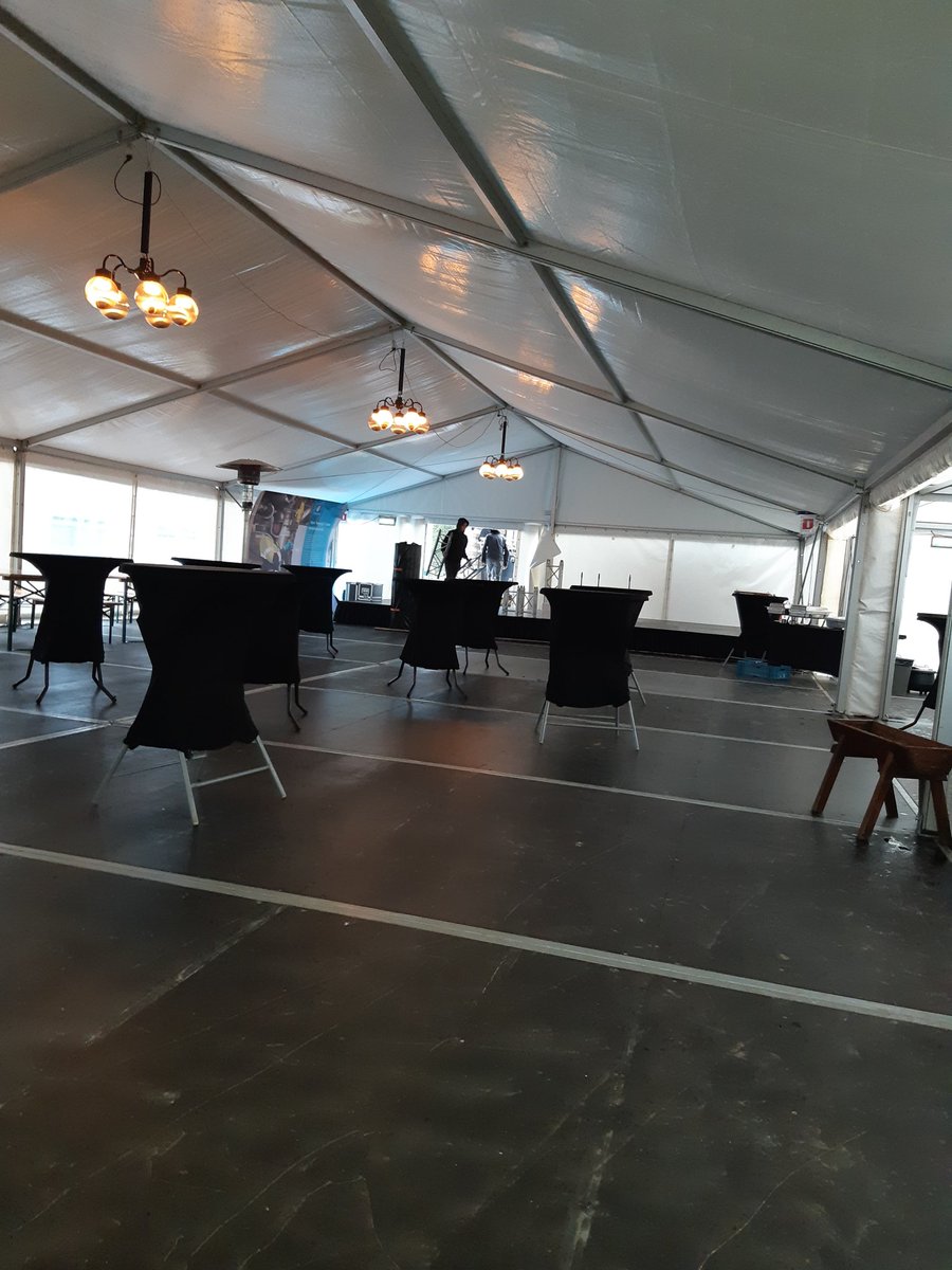 Ruim 20 jaar geleden begonnen bij Van der Heide "Kollum". Vannavond 100 jarig bestaan feestje Van der Heide "Drachten". Even beide vestigingen langsgefietst op atb. Callorien kwijt voor dat extra biertje vanavond🍻 @elkedagveiliger 👍