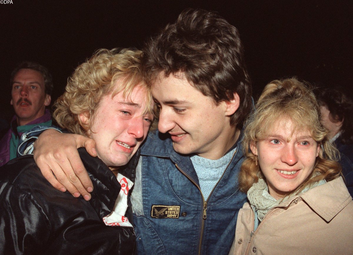 GermanyinUSA's tweet image. Today is the 30th anniversary of the fall of the Berlin Wall!! 🍾
The Wall divided East and West Berlin for 28 years. But today marks 10,957 days since ordinary Berliners tore it down! 🎉🥳
Won't you celebrate with us? 🇩🇪❤️🇺🇸
#FalloftheWall #FalloftheWall30