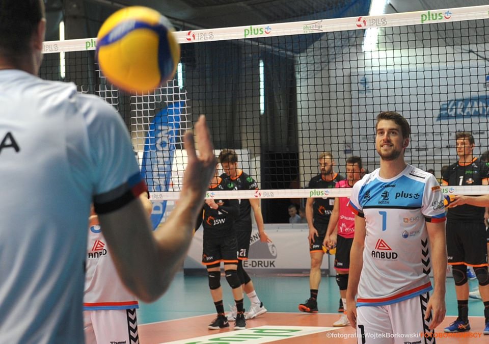 mksbedzinsa's tweet photo. 🎙 #TJSanders: Każdy mecz jest wyzwaniem❗️
⏳ Kolejne - @_CzarniRadom_- już za 2️⃣4️⃣ godziny❗️🔥 https://t.co/zaycbvsJkk