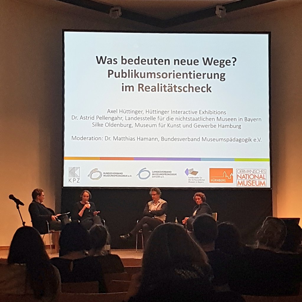 dieseliesel's tweet photo. #Paneldiskussion #BVMP19
💯 "Besucher*innen = Menschen, die wollen geben &amp; nehmen!" @silke_oldenburg #MKGHamburg
💯 "Ausgangspunkt sind Objekte, Tun für Besucher*innen!" Dr. Astrid Pellengahr @LandesstelleBY 
💯 "Menschen wollen kommunizieren, spielen und lernen!" Axel Hüttinger https://t.co/KAHB2WUuVI