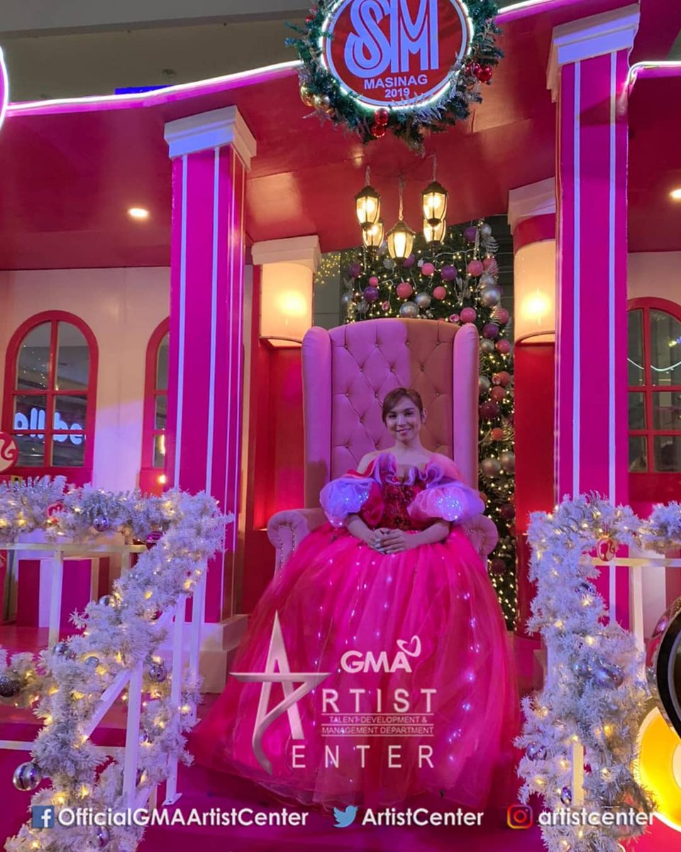 KYtipuneros's tweet photo. #KylineAlcantara is pretty in pink as she channels Barbie at the Christmas Launch at SM Masinag earlier tonight! ✨ https://t.co/GeEBJGUPZ0