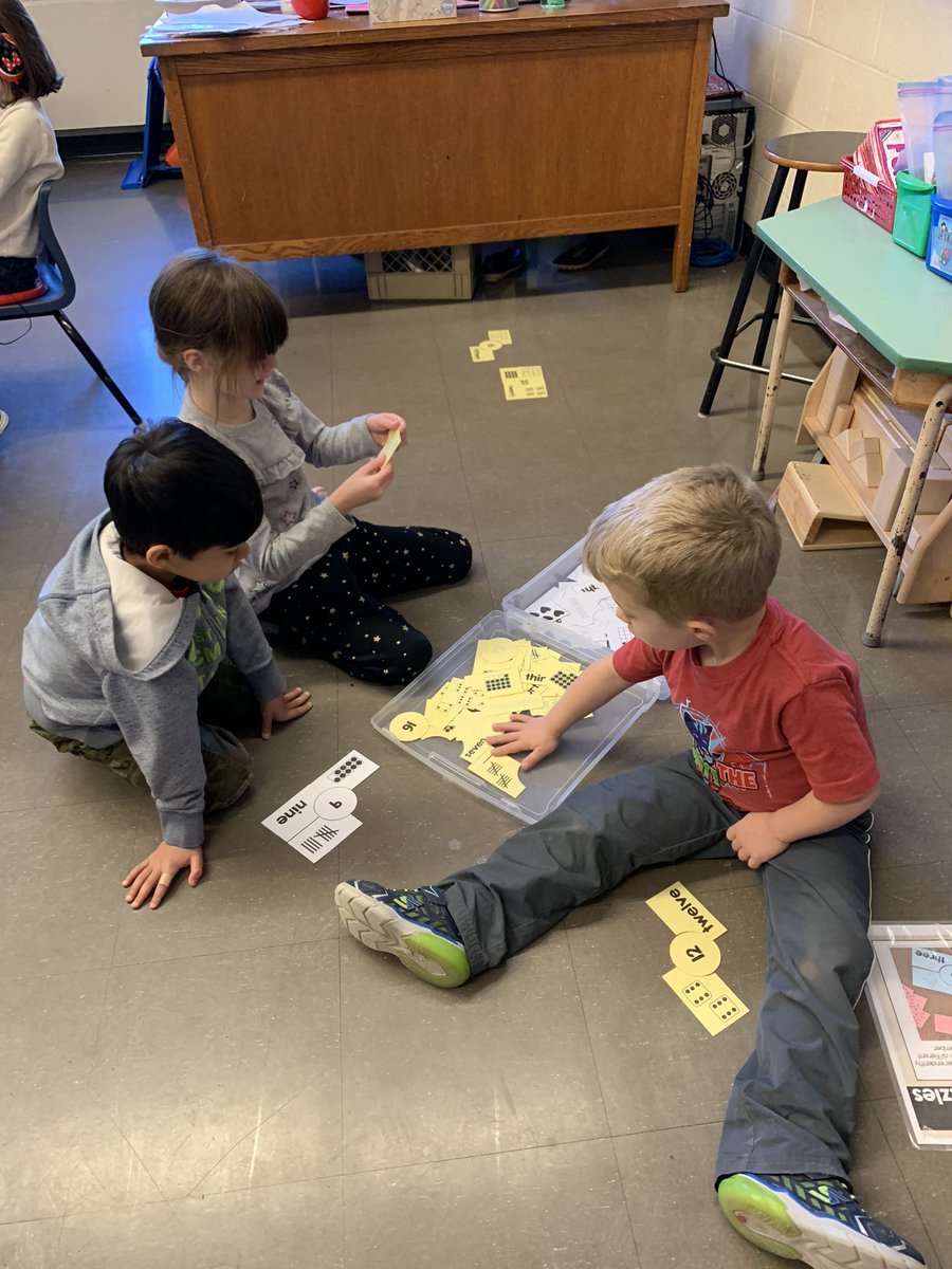 mrsnoelsclass's tweet image. Loving our new rotations during our Math Block! #mathwithsomeone #mathbymyself @RenniesRiver @NLESDNT