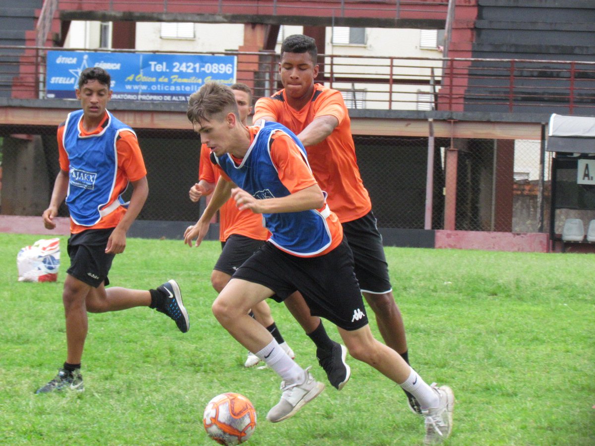 FlaGuarulhos's tweet photo. Sábado também é dia de muito trabalho para nossos Crias. A categoria Sub-20 trabalha firme de olho no #JAI2019, a estreia é na quarta (13), às 10h15, contra a cidade de Águas de Prata.
Fotos: Cláudio Herrera/Flamengo Guarulhos
#VoaCorvo #TimeDaCidade #GuarulhosÉRubroNegra https://t.co/ZgMbxtFBQS