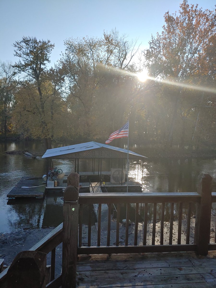 Gate5N's tweet image. Not quite the same as a sunrise over arrowhead but its a beautiful sunrise over the Mississippi River @JordanBettsTV @Meat101ESPN @SorenPetro @Chiefs @ChiefsReporter