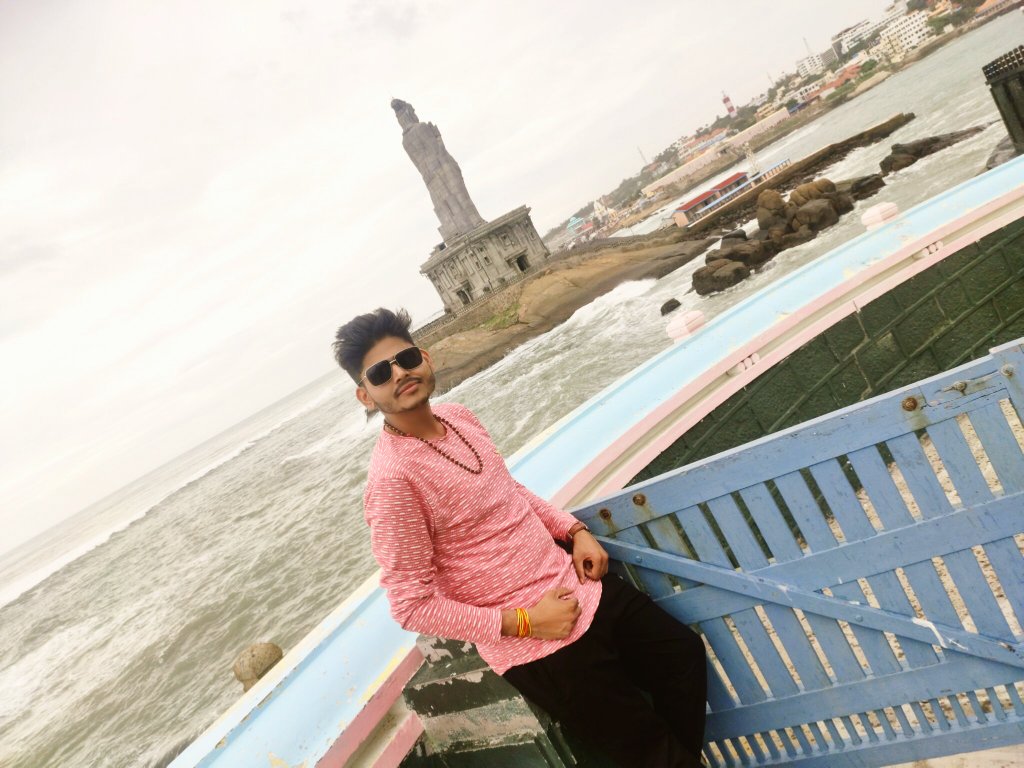 kt_007700's tweet photo. It always seems impossible until is done...
.
.
.
#kanyakumari #vivekanandmemorial #ThiruvalluvarStatue #trivenisangam #photoshoot #IncredibleIndia #TamilNadu #tourdiaries #sunrise #beachpoint https://t.co/aW5ExFYSzf https://t.co/wVIeW1NgUL