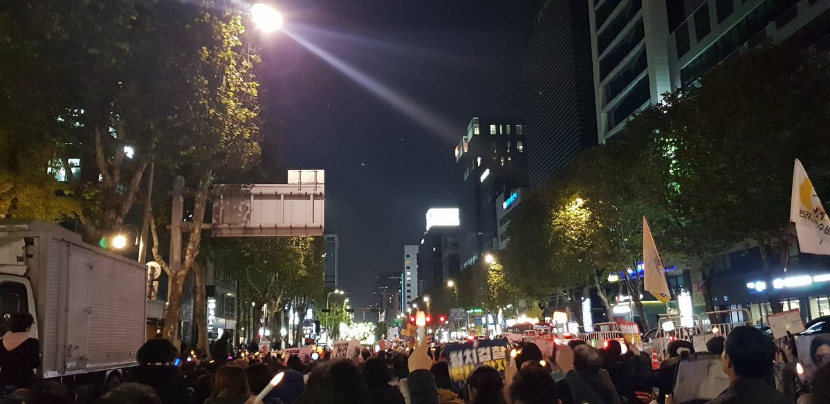 kihochung's tweet photo. 오늘 토요일도 서초
지치지 않고 끊질기게 즐기며 끝 볼 때까지 https://t.co/9VcvAPFtZk