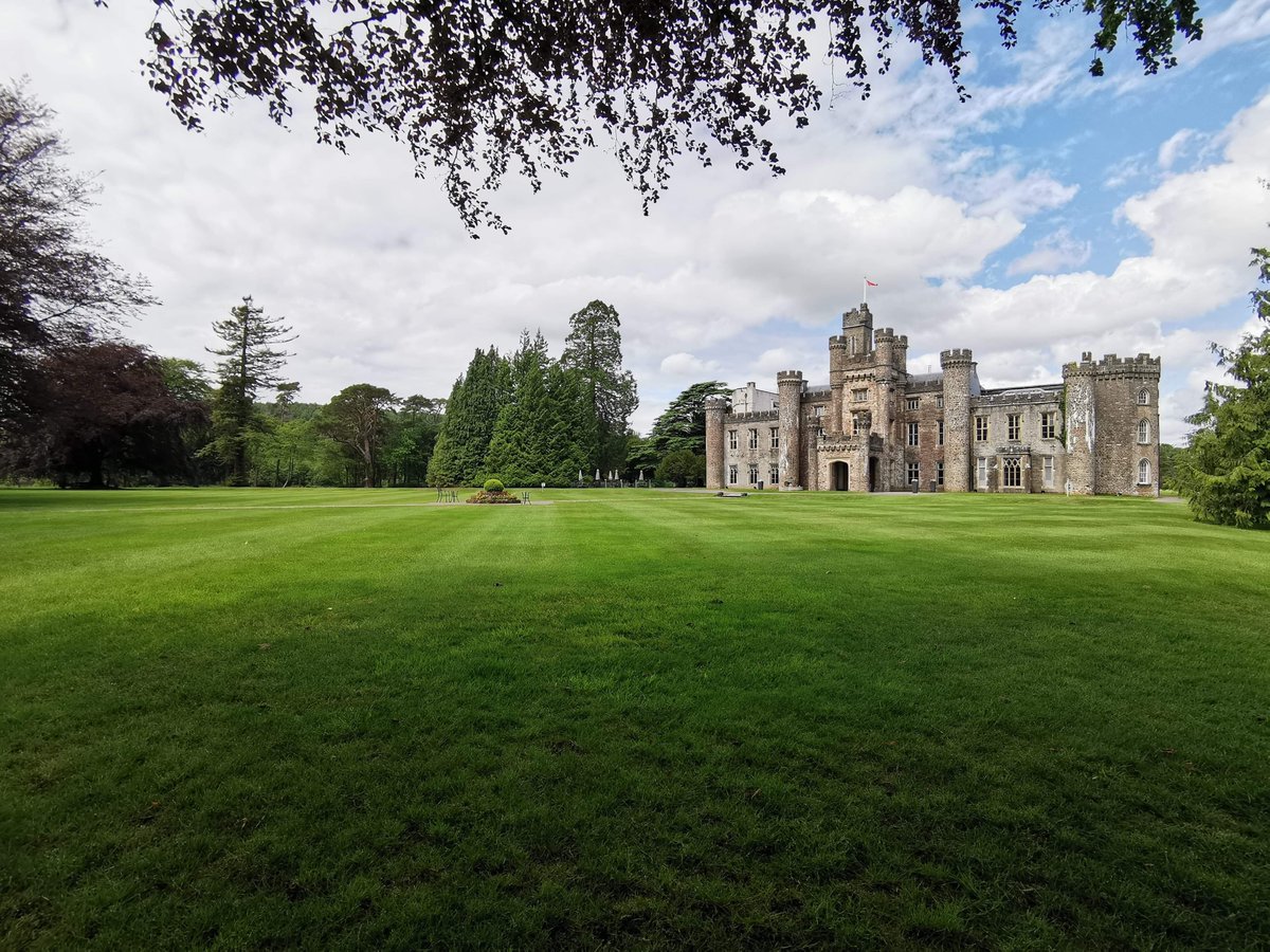 Did you know that all of our brochures are available to download on our website? 💜

hensolcastle.com/weddings/