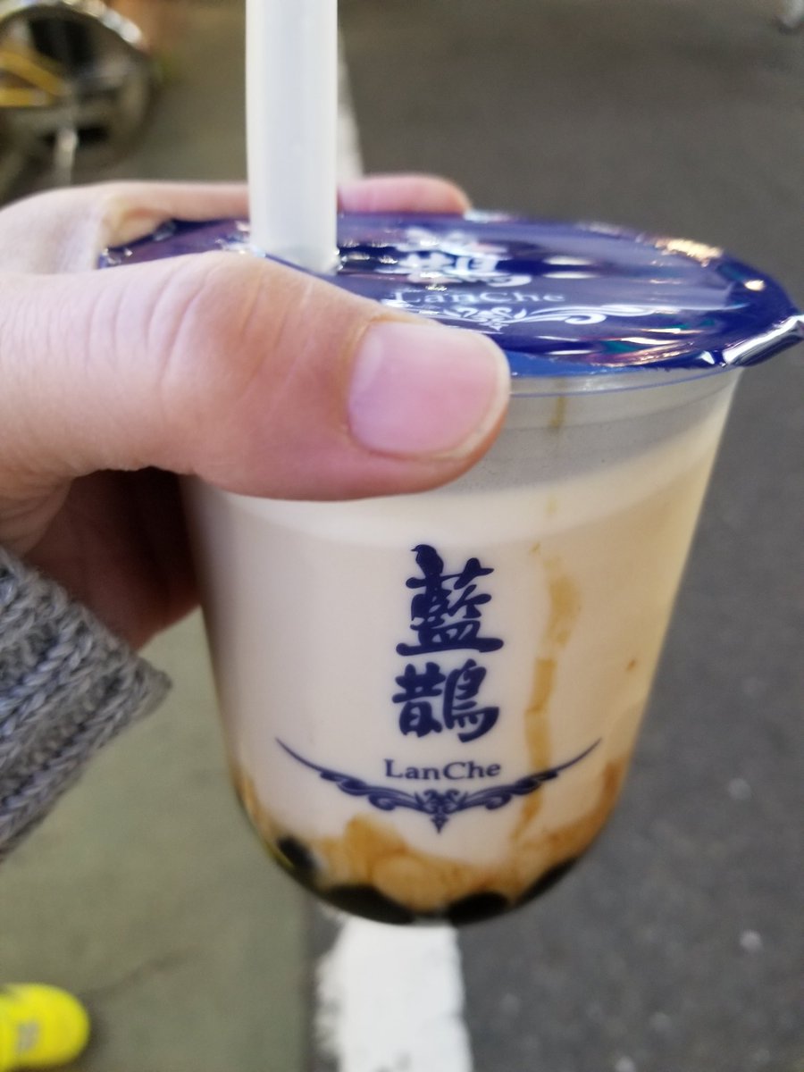 saoangel0131's tweet image. タピオカ３軒目。
だんだん頼み方もわかってきて
甘いタビオカを頼めるように！
　
息子は前の方が好きって言いますが、そんなの飲んだの半月前ですけど、覚えてんの？と思った私。
　
#launche 
#タピオカ 
#江古田